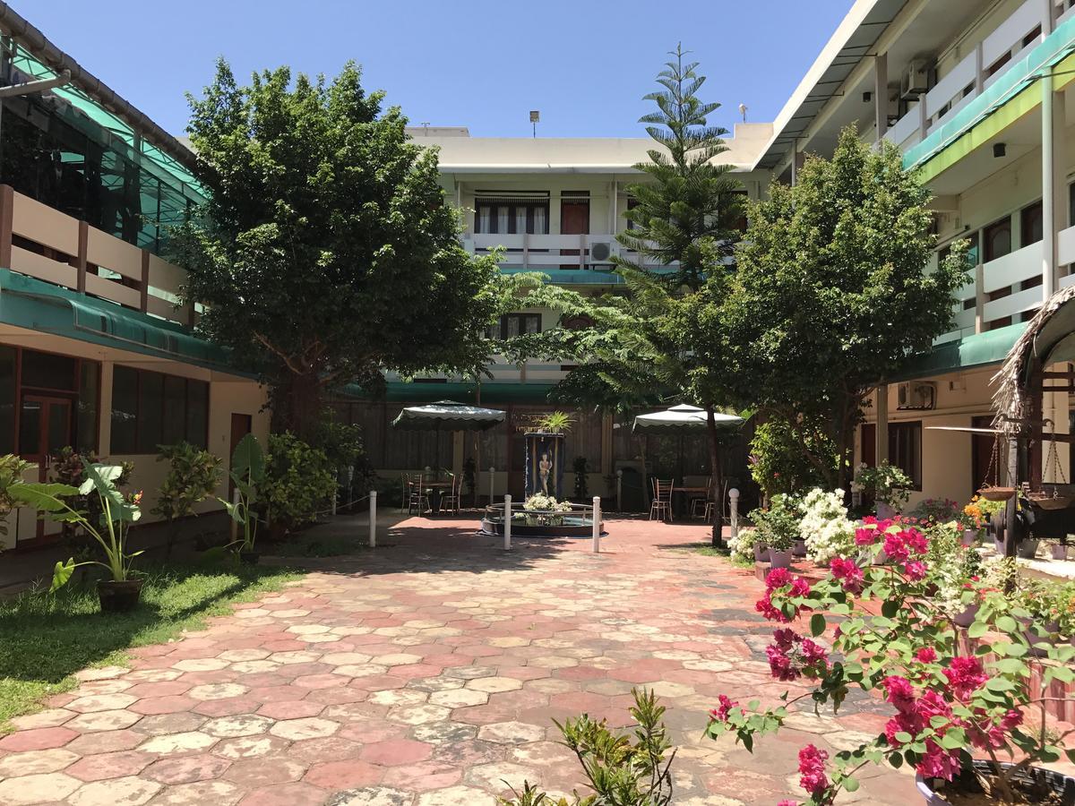Gnaanams Hotel And Restaurant Jaffna Kültér fotó