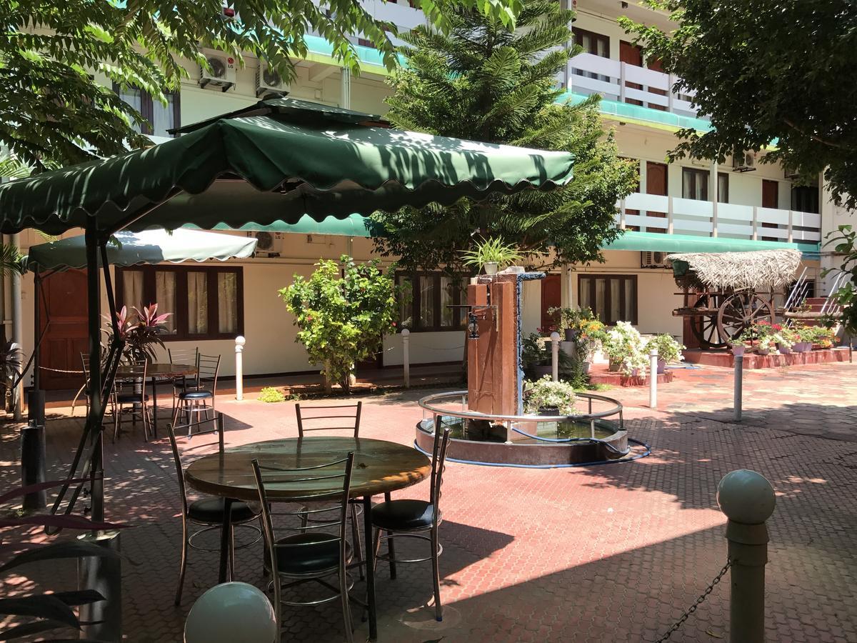 Gnaanams Hotel And Restaurant Jaffna Kültér fotó